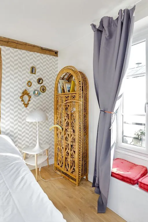 Lovely In Montmartre Pigalle Paris